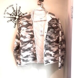 New with tags, green faded camouflage jacket. Size small, excellent condition